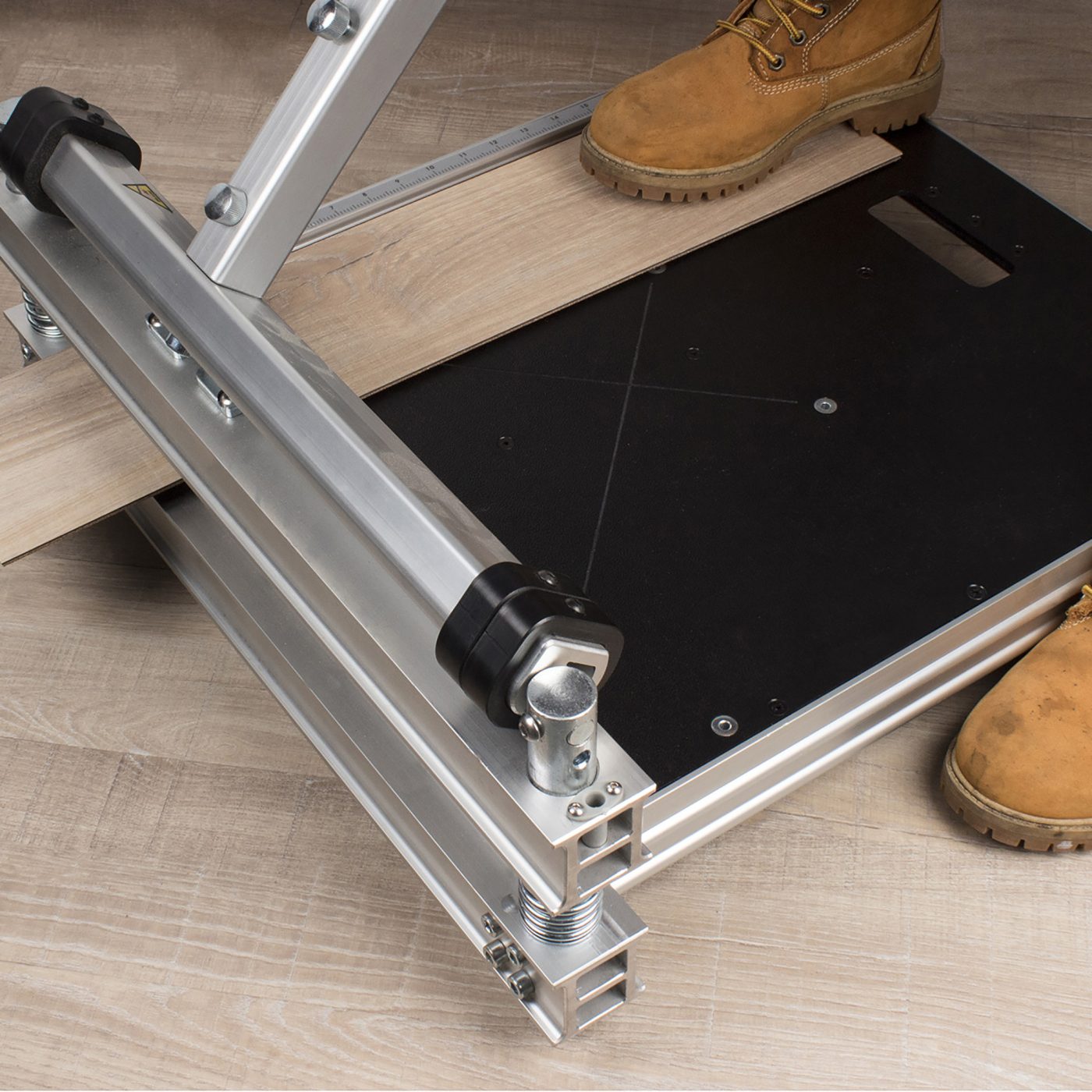 Roberts 10-918 18 Vinyl Tile Cutter [RBT10918] - $325.99