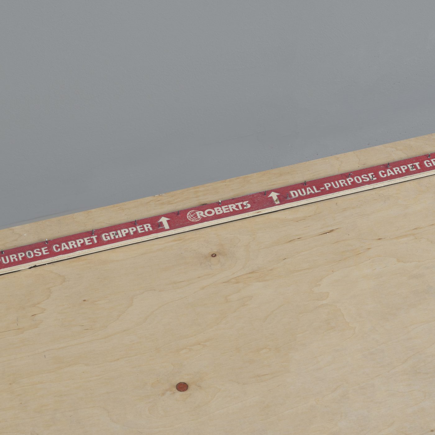 SMOOTH EDGE PEEL & STICK TACK STRIP